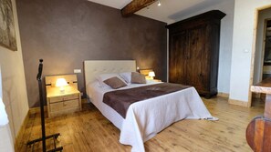 4 dormitorios, tabla de planchar con plancha, wifi gratis y ropa de cama