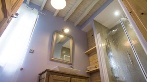 Shower, hair dryer, towels - Le Mazage des Trégans - Heated Pool - Park (Gaillac)