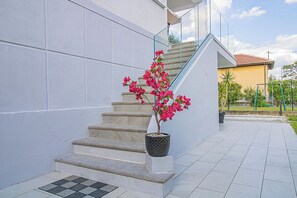 Property grounds - Apartment in villa with exclusive access to pool, whirlpool and jacuzzi (Rivarolo Canavese)