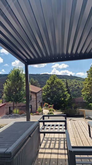 Terrace/patio - Gîte accessible PMR Vosges - La Lanterne, 6 pers with private spa (Laveline-du-Houx)