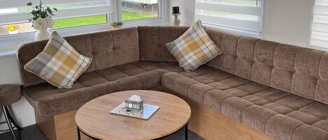 Cabin | Living area | Fireplace