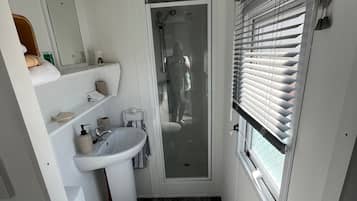 Cabin | Bathroom | Shower, hair dryer, towels