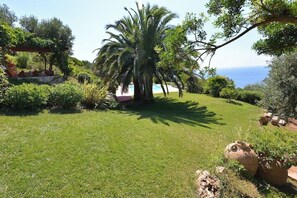 Property grounds - 1 villa and 2 annexes, garden pool, countryside and sea on the Maremma coast (Monte Argentario)