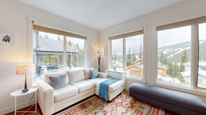TV - 2-Bedroom Ski-In/Ski-Out Suite on Sundance Drive (Sun Peaks)