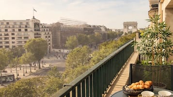 Deluxe Studio, City View | Terrace/patio