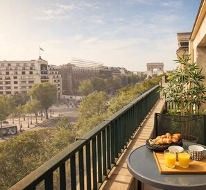 Deluxe Studio, City View | Terrace/patio - 1610 Champs-Élysées (Paris)