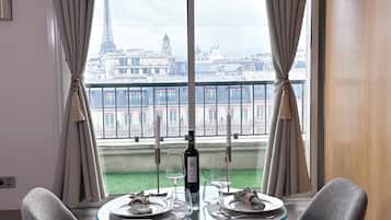 Studio Deluxe, vue ville | Salle à manger