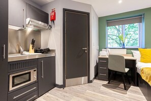 City Studio, Non Smoking | Private kitchen