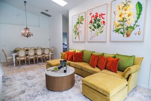 14-inch Smart TV with satellite channels - Residentas Autumn Creek (Kissimmee)