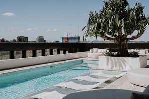 Outdoor pool - Queen's Wharf Residences - Nooon Stay (Brisbane)