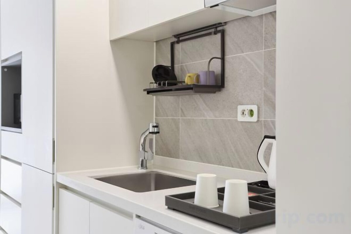 Cuisine privée | Réfrigérateur, four à micro-ondes, surface de cuisson