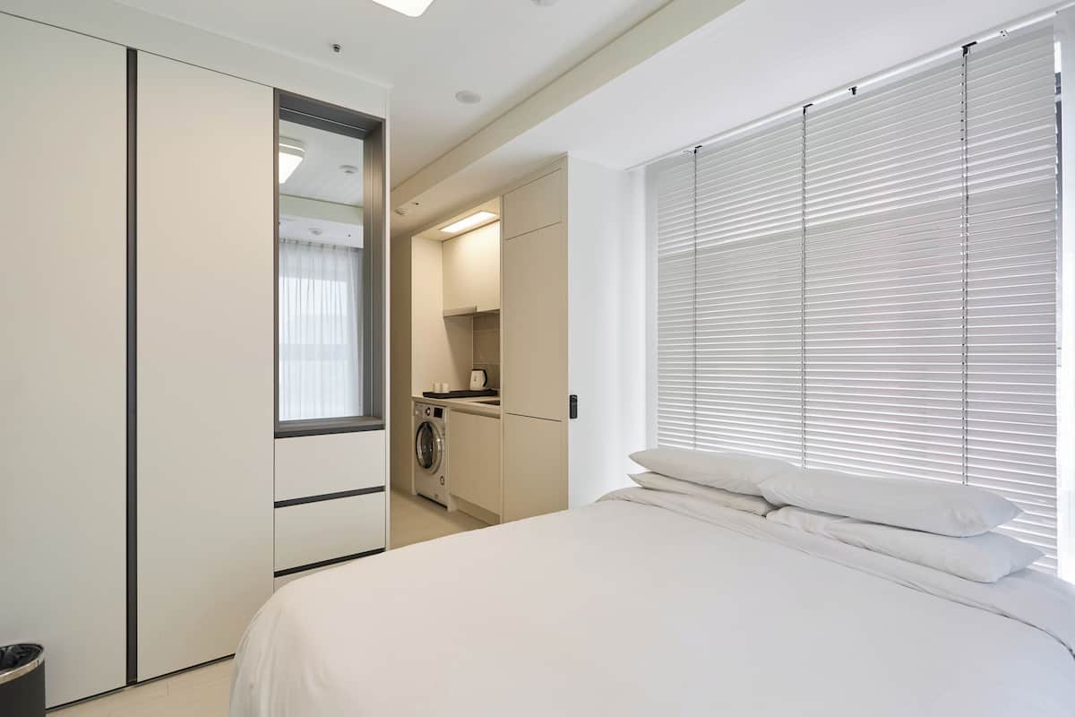 Free WiFi, bed sheets