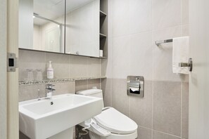 CABIN-V Ocean View Double (V-Type) | Bathroom | Hair dryer, towels, shampoo, toilet paper