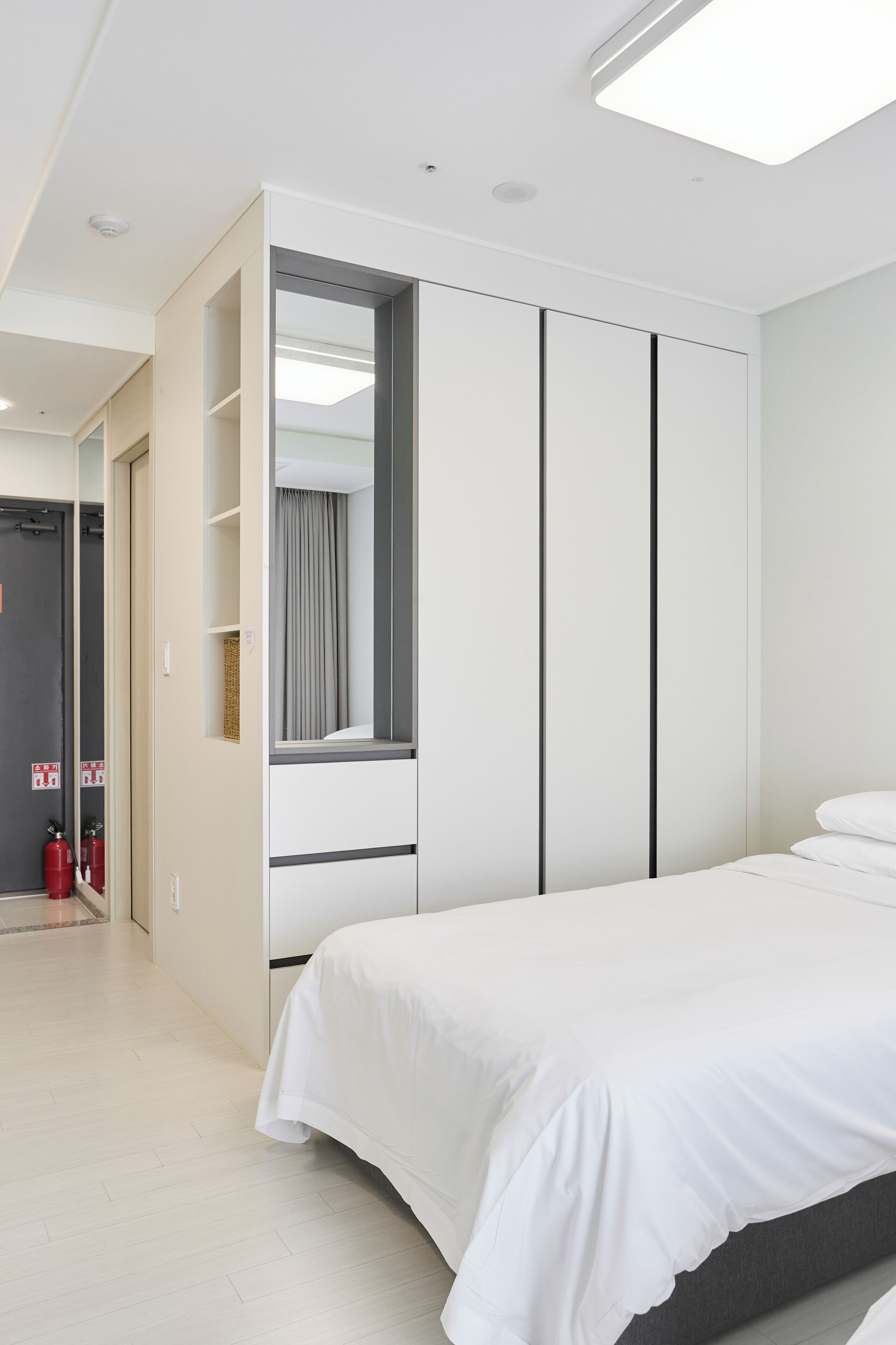 CABIN-B City Harbor Twin (B-Type) | Free WiFi, bed sheets