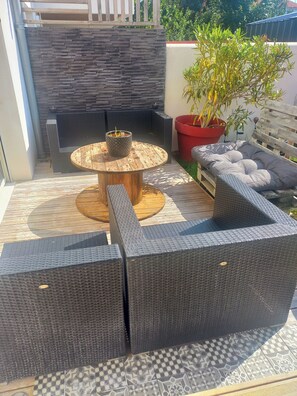 Terrace/patio - Lovely 3-bedroom family home for rent Ideal location (La Rochelle)