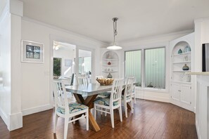 Dining - New Listing Pet Friendly 4 BR 3 BA Vacation Home Private Pool Beach Gear & Bikes (Hilton Head Island)