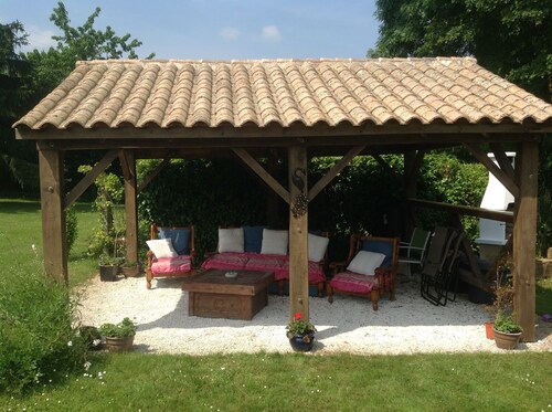 GITE IN LOVELY GROUNDS WITH SWIMMING POOL
