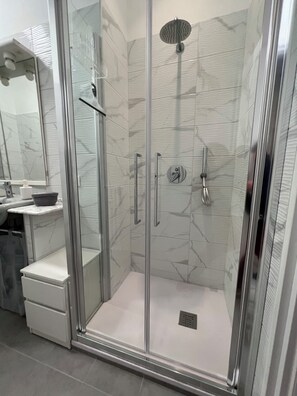 Shower, hair dryer, bidet, towels - Rome Vale House, Monte Verde (Roma)