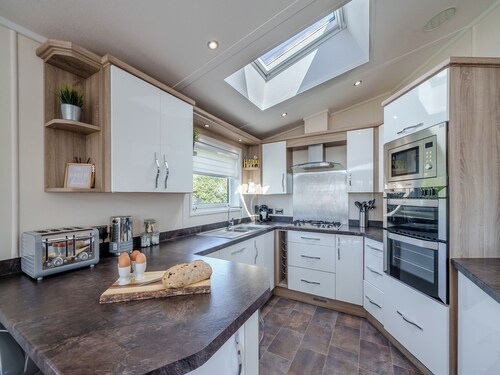 3 bedroom accommodation in Cheddar