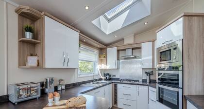 3 bedroom accommodation in Cheddar