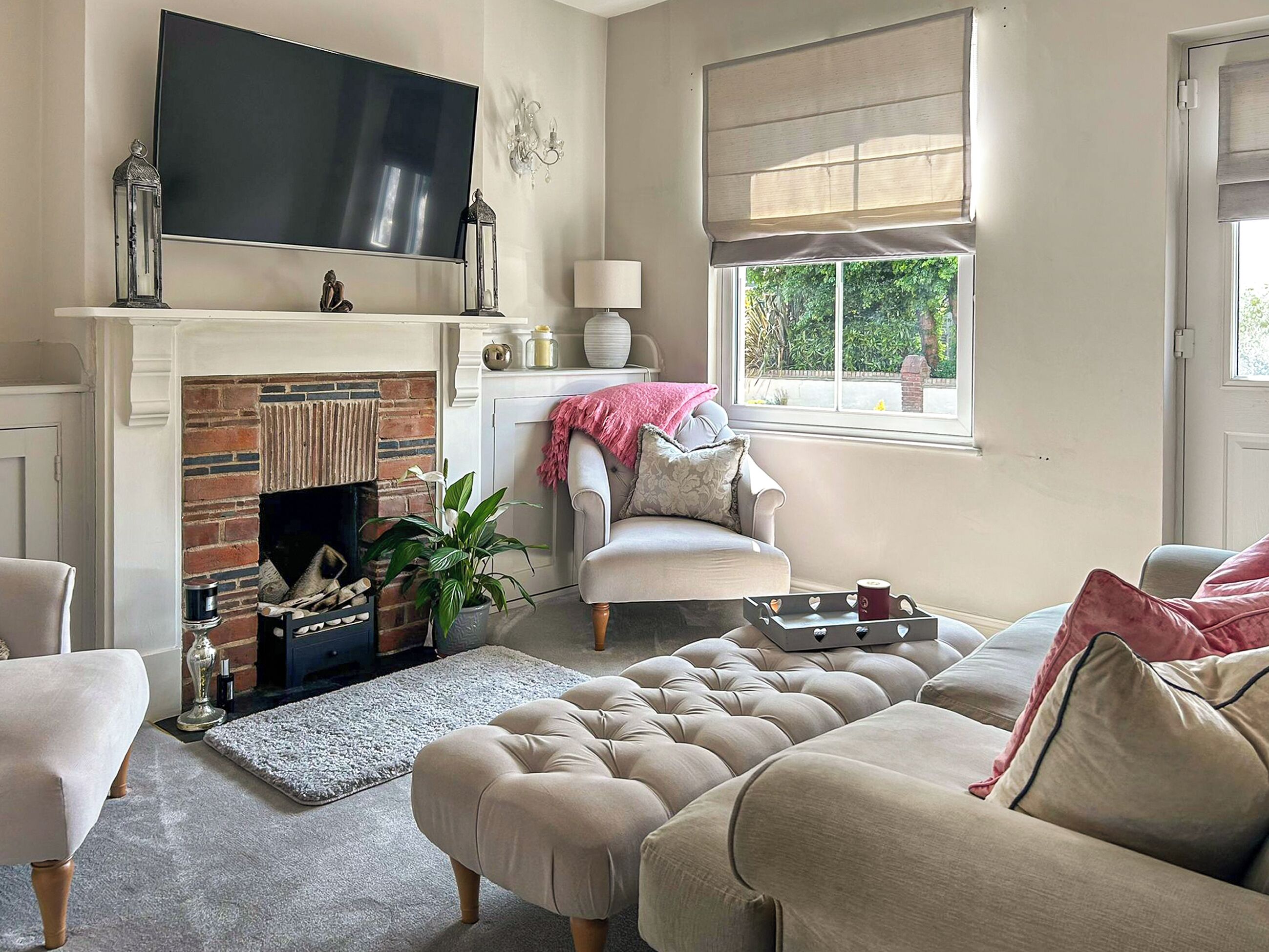 TV, fireplace
