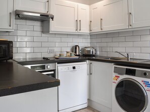 Dishwasher - 3 bedroom accommodation in Bude (Bude)