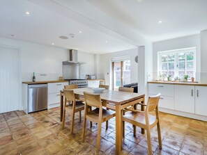 Dining - 5 bedroom accommodation in Quidenham (Quidenham)