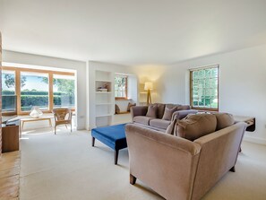 Unclassified image, 2 of 22, button