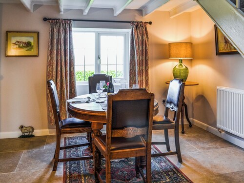 2 bedroom accommodation in Winestead