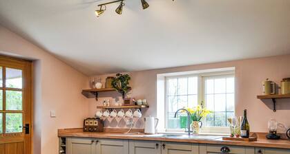 2 bedroom accommodation in Winestead