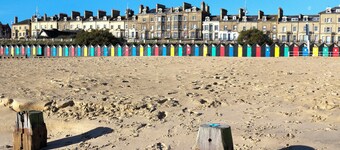 6 bedroom accommodation in Lowestoft