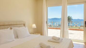 5 chambres, bureau, fer et planche Ă repasser, lit parapluie