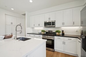Fridge, microwave, oven, stovetop - Suncrest: Spacious 3BR condo in La Quinta with mountain views, steps from PGA courses. (La Quinta)