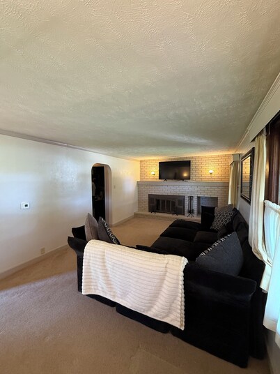 3-bedroom house in beautiful Yorktown, IN. Close to Ball State.