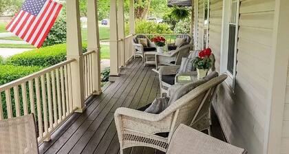 3-bedroom house in beautiful Yorktown, IN. Close to Ball State.