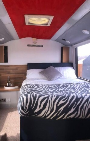 1 habitación y ropa de cama