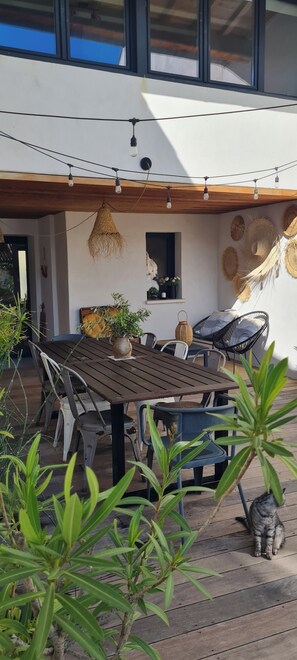 Outdoor dining - Village house with private pool, terrace and old-world charm (Montpeyroux)