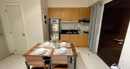 Pet Friendly 2BR Condo with PS4 near Abreeza Mall