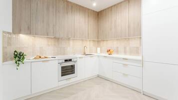 Mikrowelle, Ofen, Herdplatte, Geschirrspüler