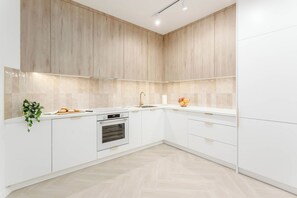 Micro-ondes, four, plaque de cuisson, lave-vaisselle