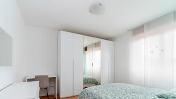 2 dormitorios, tabla de planchar con plancha, wifi gratis y ropa de cama
