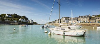 Heated pool, beach 700m away, house for 6