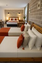 Minibar y espacio para trabajar con laptop 