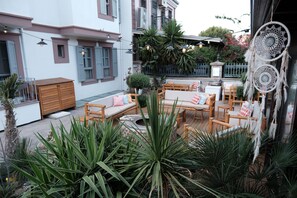 21-inch LCD TV with satellite channels - Q-Zen House Cunda (Ayvalik)