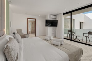 8 bedrooms, iron/ironing board, free WiFi, bed sheets