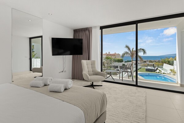 8 bedrooms, iron/ironing board, free WiFi, bed sheets