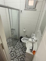 Standard Twin Room | Bathroom | Hair dryer, towels, soap, toilet paper