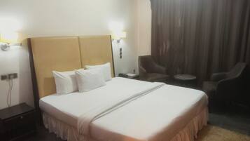 Desk, laptop workspace, free WiFi