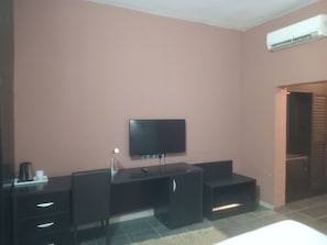 Desk, laptop workspace, free WiFi