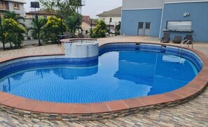 2 outdoor pools